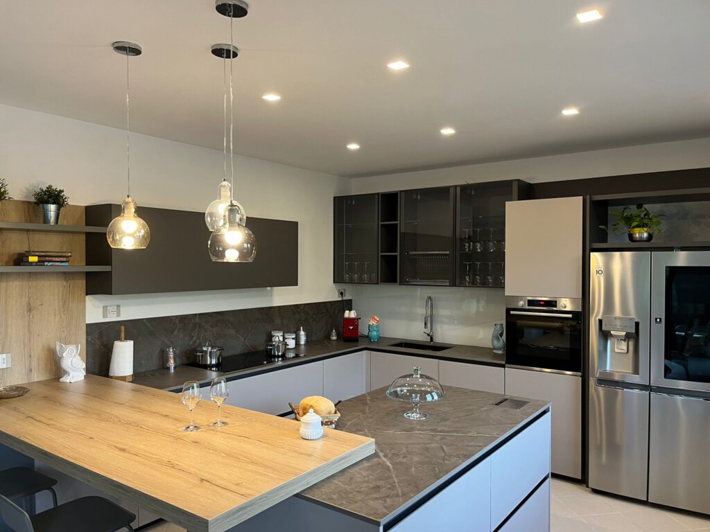 caselli arredamenti cucina moderna con isola e bancone