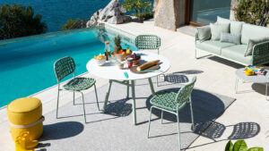 living outdoor connubia
